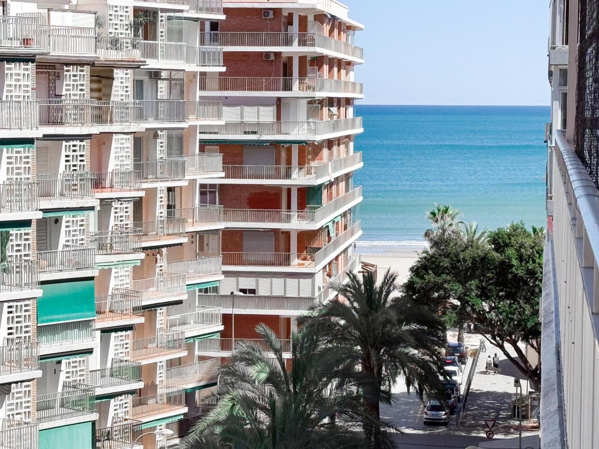 Nuevo, A 50 Metros De La Playa Y Con Vistas Al Mar *